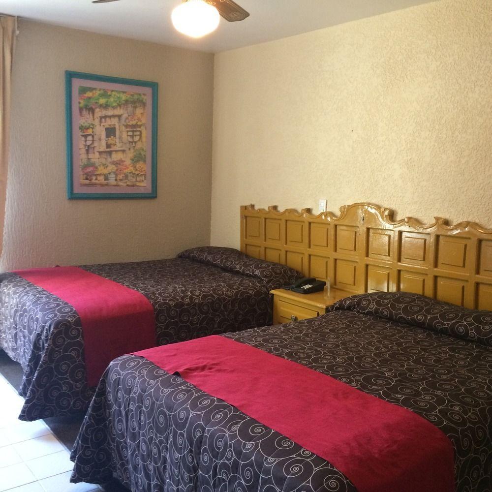 גואדלחארה Hotel Colon Express מראה חיצוני תמונה