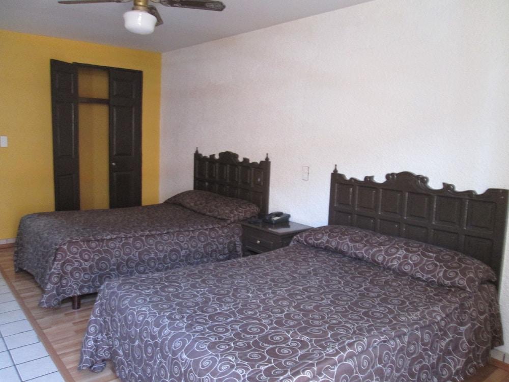 גואדלחארה Hotel Colon Express מראה חיצוני תמונה