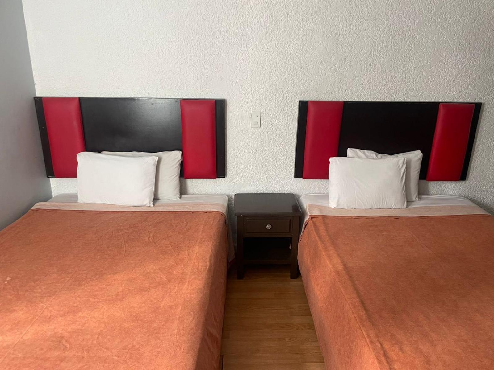גואדלחארה Hotel Colon Express מראה חיצוני תמונה