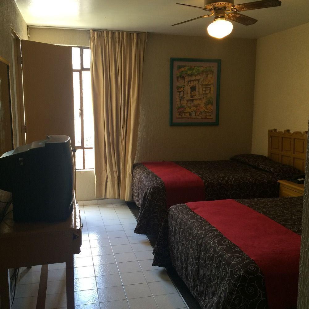 גואדלחארה Hotel Colon Express מראה חיצוני תמונה