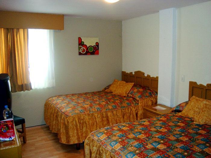 גואדלחארה Hotel Colon Express מראה חיצוני תמונה