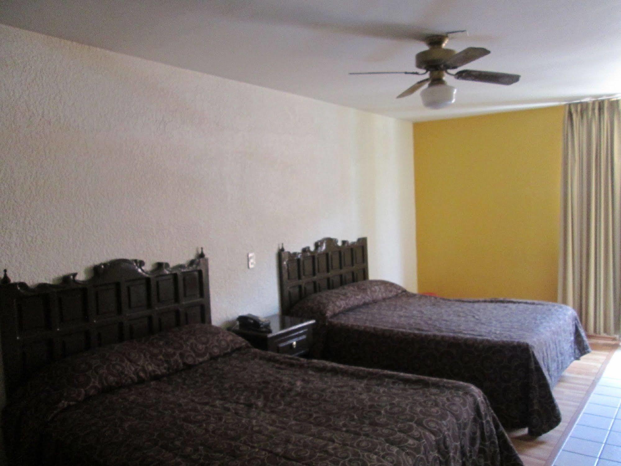 גואדלחארה Hotel Colon Express מראה חיצוני תמונה
